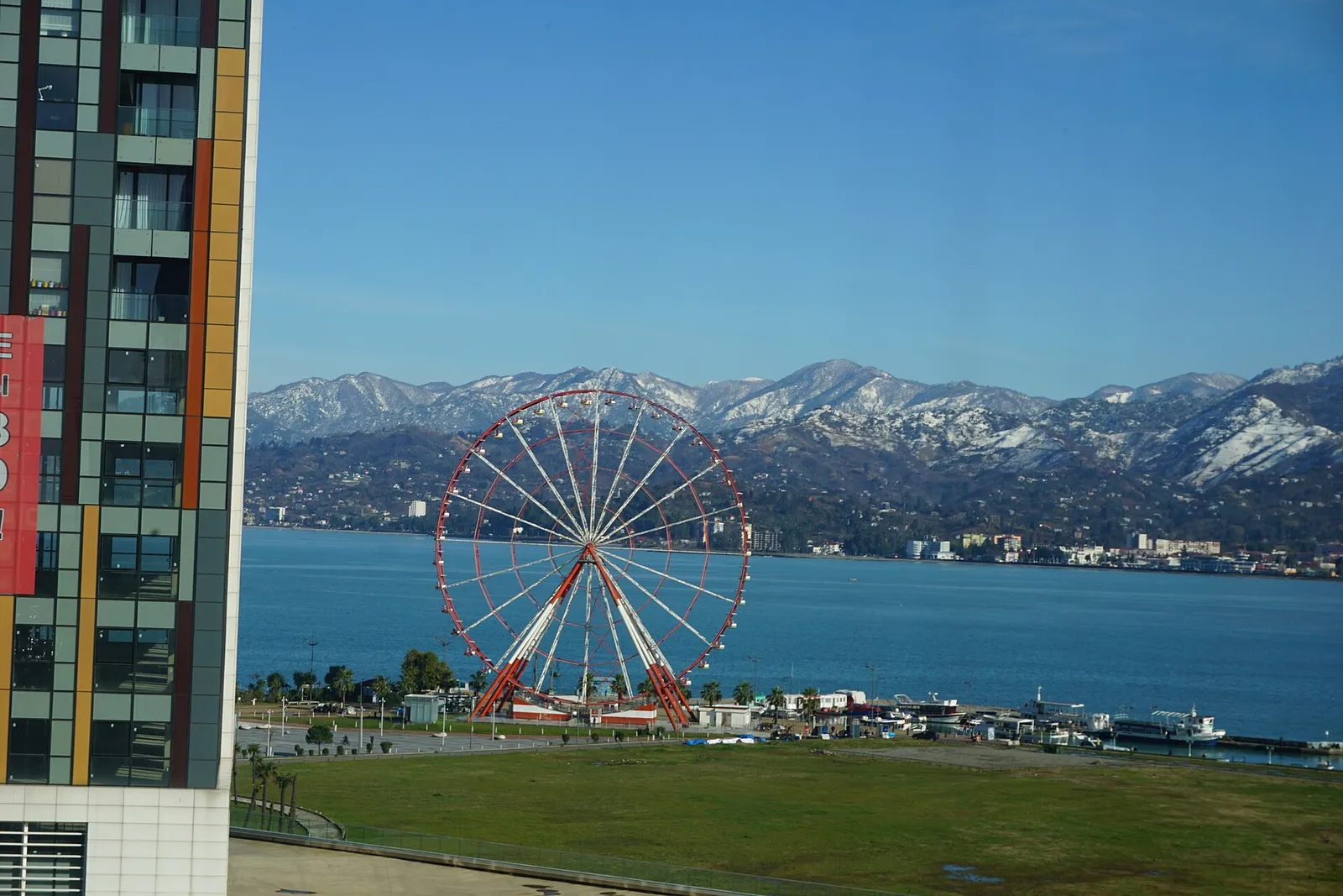 Утренний вид на Батуми и море из люкса Radisson Blu Batumi
