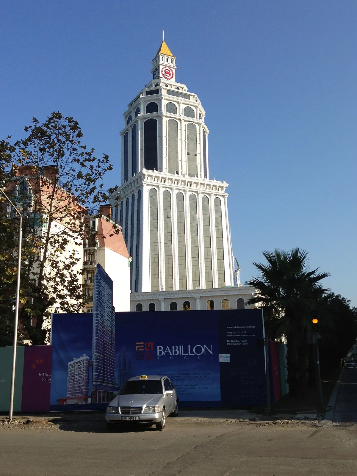 Башня отеля Sheraton Batumi на набережной