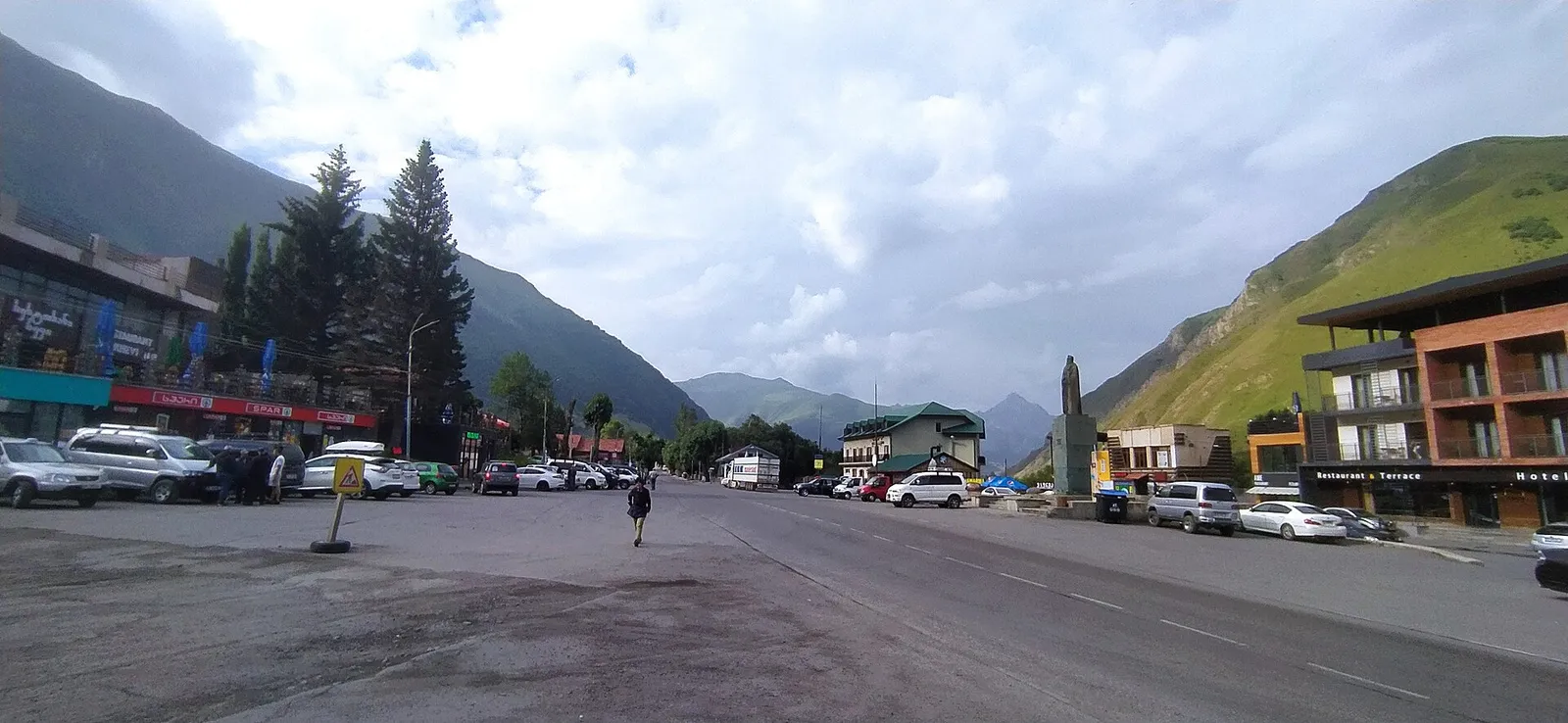 Центр Степанцминды, главного городка Казбеги